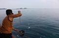Sampah Laut Cemari Dermaga Utama Pulau Pramuka