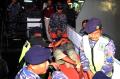 TNI AL Evakuasi 230 Korban Kapal Mutiara Timur 1 yang Terbakar di Perairan Bali