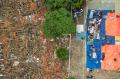 Warga Gelar Salat Jumat di antara Reruntuhan Bangunan Pascagempa Cianjur