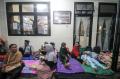 Terdampak Awan Panas Gunung Semeru, Warga Mengungsi di Kantor Kecamatan Candipuro