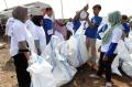 Keseruan Aksi Bersih-Bersih Lingkungan di Muara Baru, Kampanyekan Say No To Styrofoam
