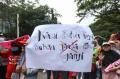 Unjuk Rasa Warga di Gudang Lazada Depok
