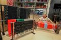 Melihat Aksi 2 Penenun Asli NTT Bikin Kain 4 Meter di Sarinah