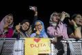 Aksi Panggung Sheila On 7 di Konser Tunggal Bertajuk Tunggu Aku di Jakarta