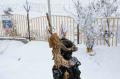Potret Anak-anak Anggota Taliban Tenteng Senjata di Tengah Salju