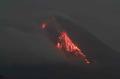 Gunung Merapi Kembali Luncurkan Guguran Lava Pijar Malam Ini