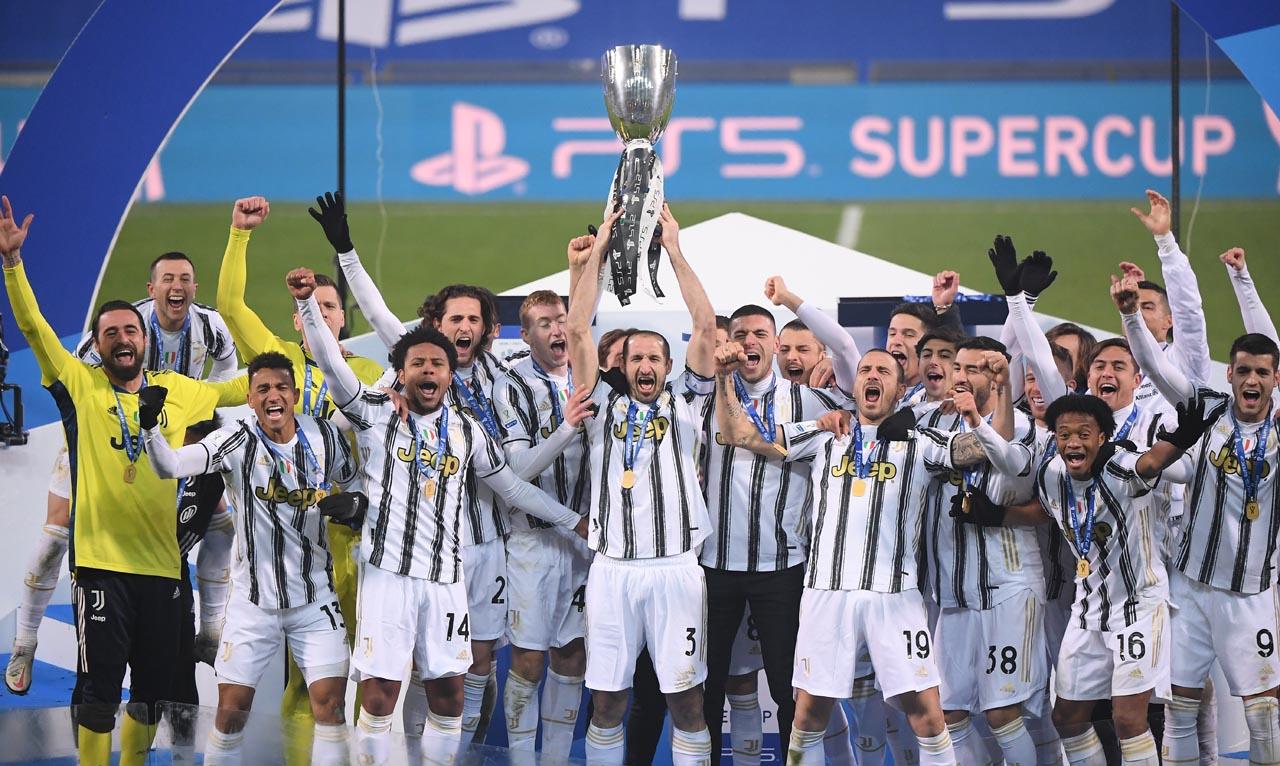 Foto Juventus Raih Piala Super Italia Usai Tundukkan Napoli 2 0