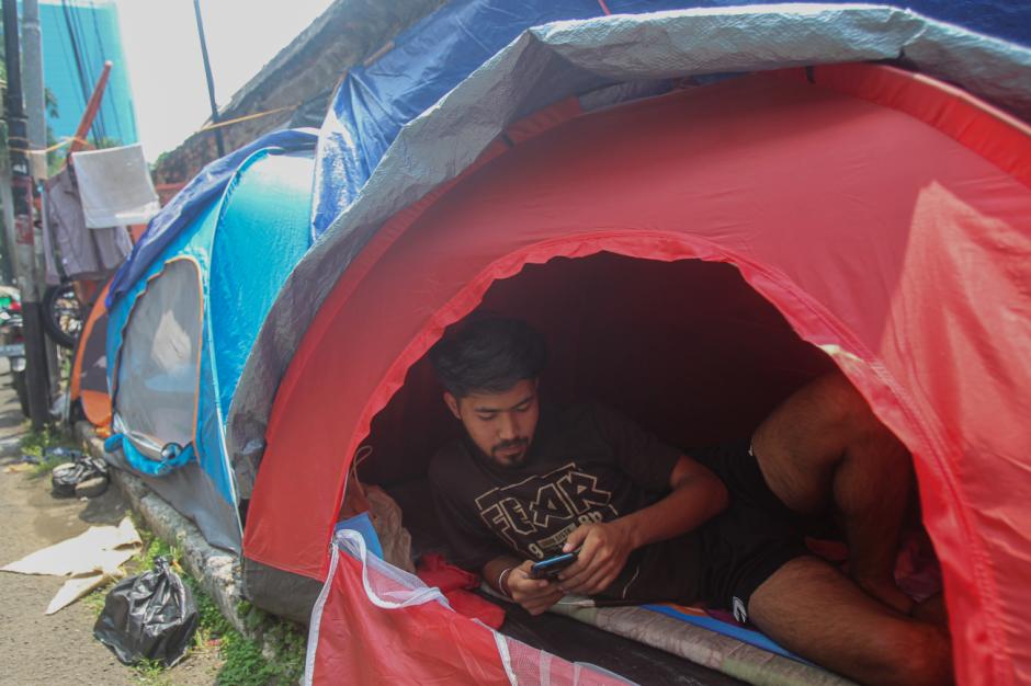 Pencari Suaka Asal Afghanistan Dirikan Tenda di Trotoar Kebon Sirih-0