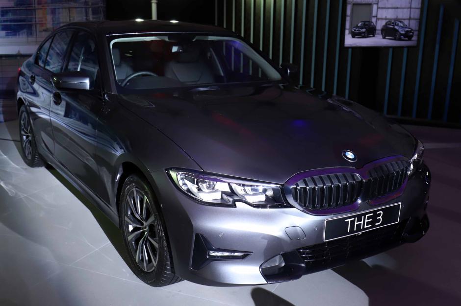 The Legend is Back! THE 3 BMW 320i Dynamic Resmi Mengaspal di Indonesia-3