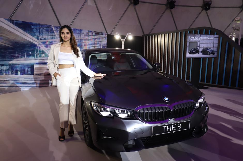 The Legend is Back! THE 3 BMW 320i Dynamic Resmi Mengaspal di Indonesia-7