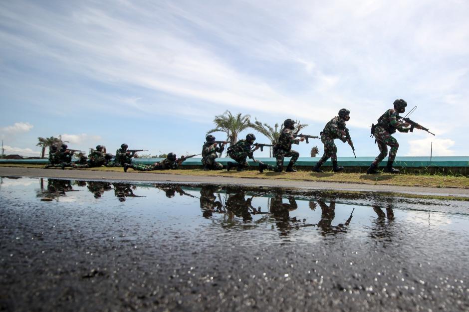 Aksi Prajurit Marinir Gelar Operasi Pertempuran Kota di Mal Pelayanan Publik-0