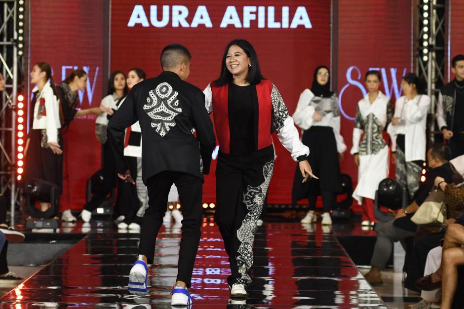 Busana Bertema Lacuna Karya Desainer Muda Aura Afilia Azzahra Meriahkan Panggung SFW 2021-4