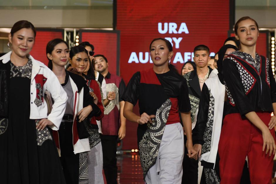 Busana Bertema Lacuna Karya Desainer Muda Aura Afilia Azzahra Meriahkan Panggung SFW 2021-1