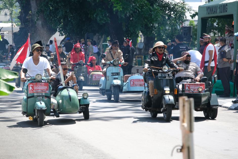 Pawai Kendaraan Klasik Meriahkan Peringatan Hari Pahlawan di Makassar-2