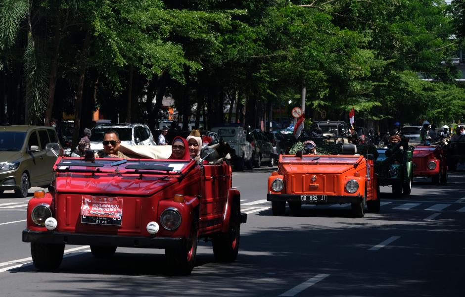 Pawai Kendaraan Klasik Meriahkan Peringatan Hari Pahlawan di Makassar-0