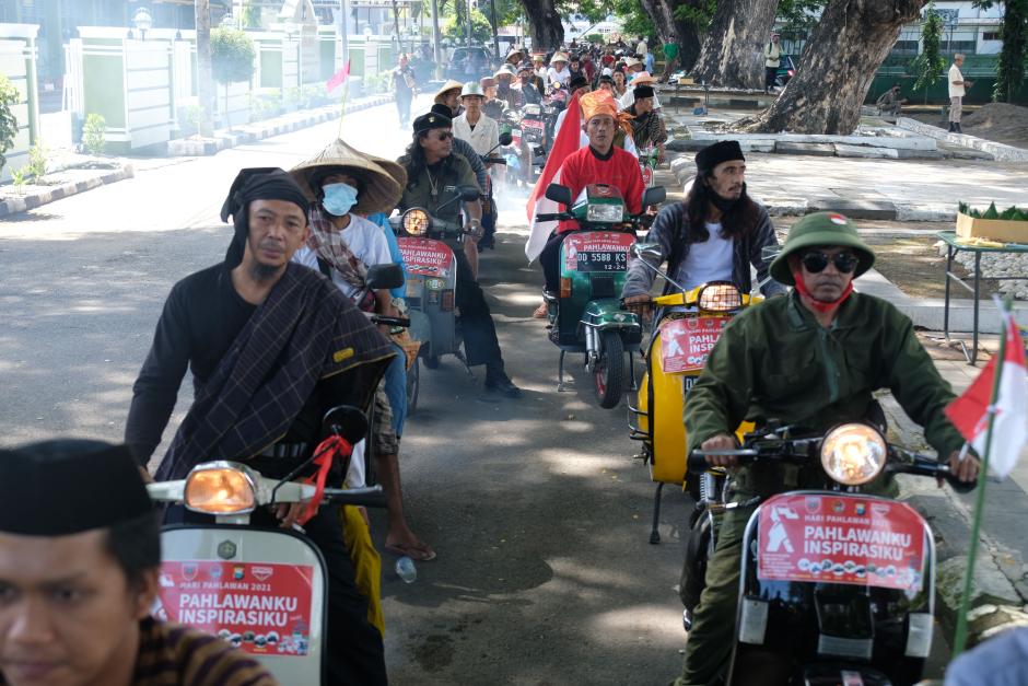 Pawai Kendaraan Klasik Meriahkan Peringatan Hari Pahlawan di Makassar-1