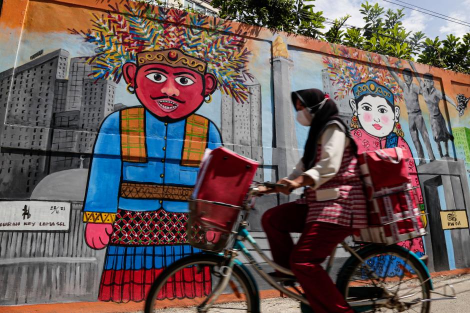Warna-warni Hiasan Mural Bertemakan Kota Jakarta di Tanah Kusir-3