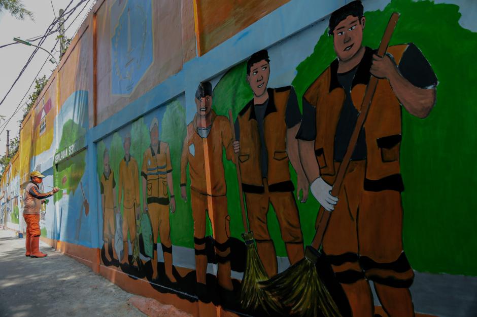 Warna-warni Hiasan Mural Bertemakan Kota Jakarta di Tanah Kusir-4