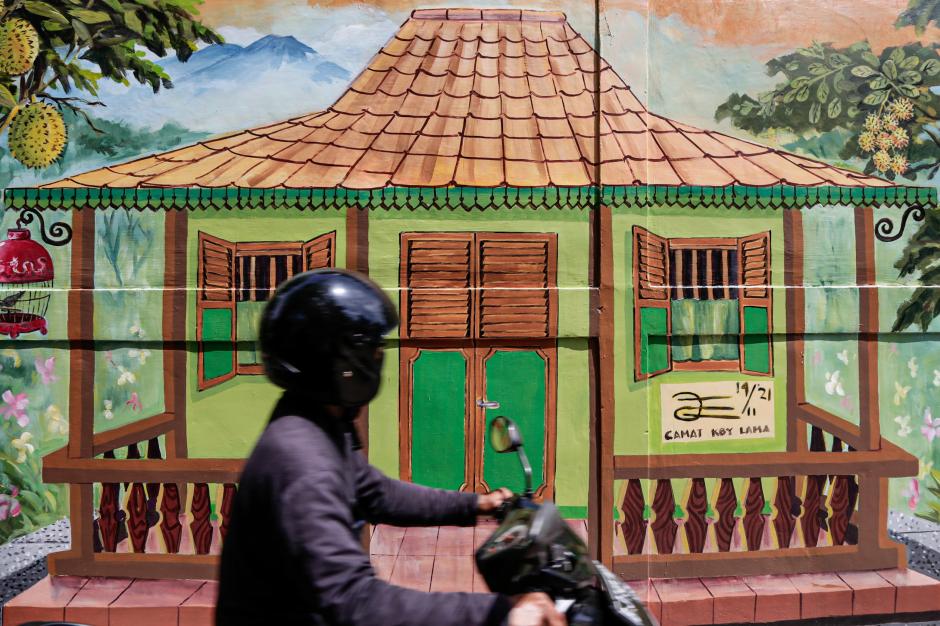 Warna-warni Hiasan Mural Bertemakan Kota Jakarta di Tanah Kusir-2