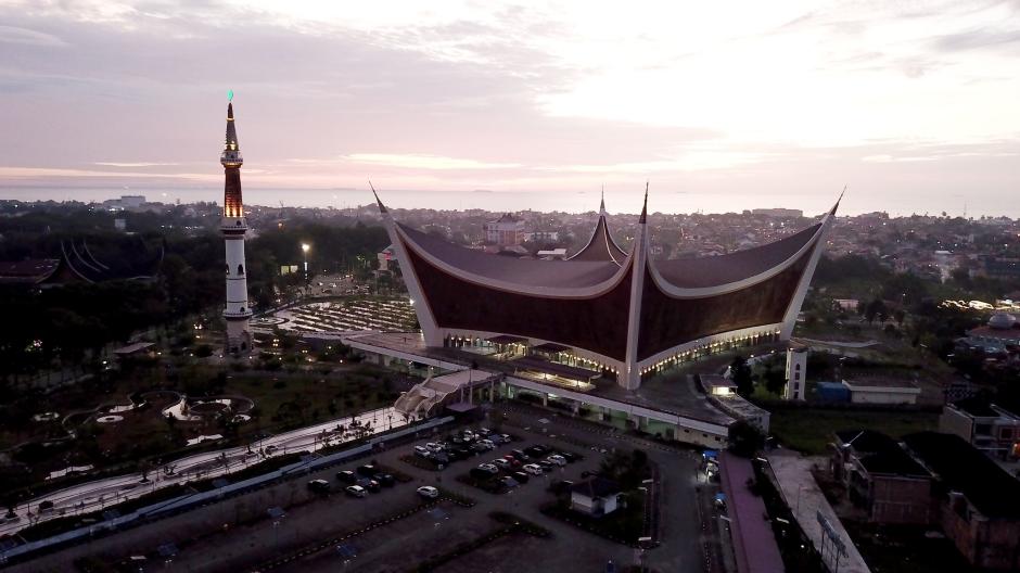 Mengagumi Kemegahan Masjid Raya Sumatera Barat-7