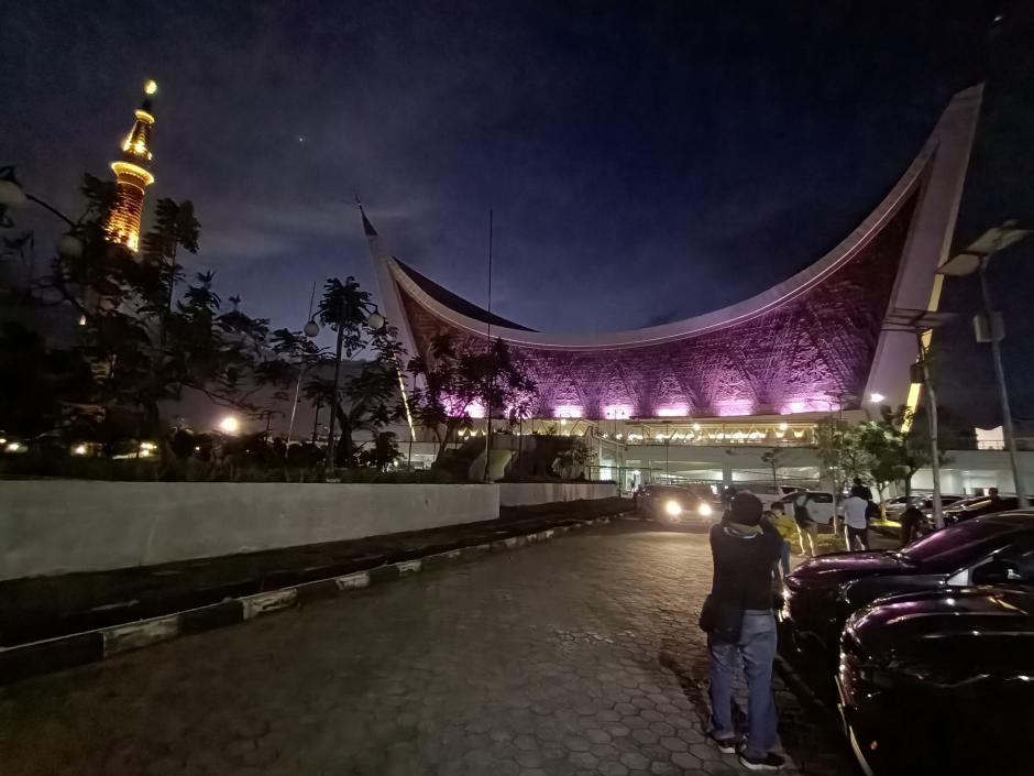 Mengagumi Kemegahan Masjid Raya Sumatera Barat-6