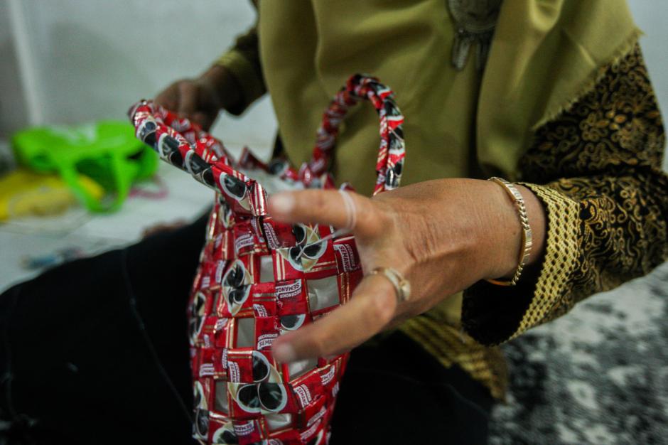 MNC Peduli dan MNC Sekuritas Ajak Ibu-ibu PKK Olah Sampah Plastik-1