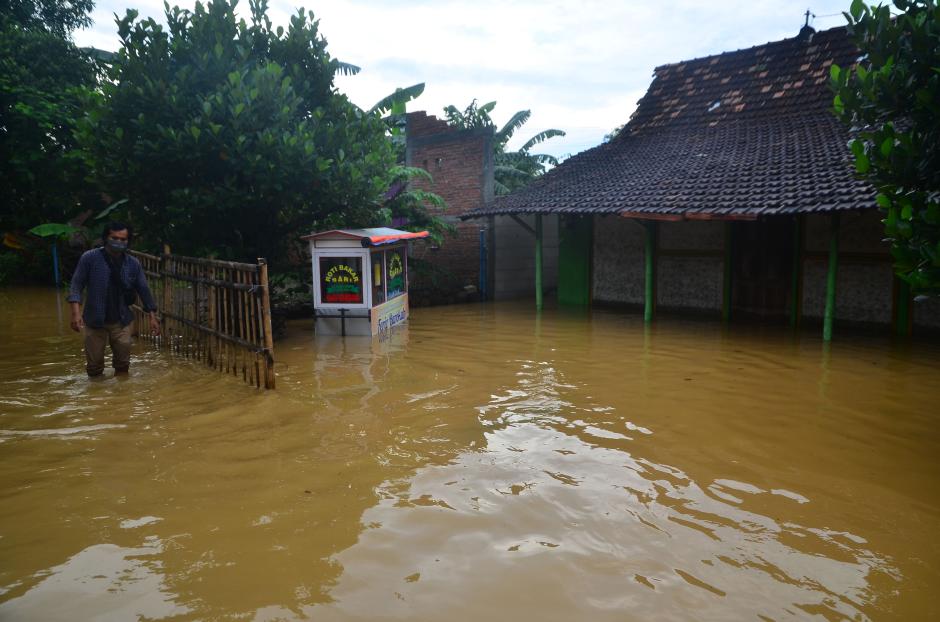 Ratusan Rumah di Kudus Terendam Banjir Akibat Tanggul Sungai Jebol-2