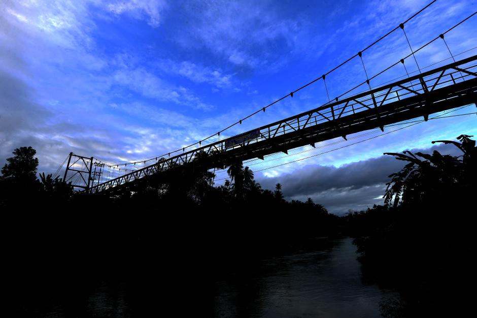Dibangun Pada Masa Kolonial Belanda, Jembatan Gantung Ujung Gading Kini Kusam dan Tak Terawat-9