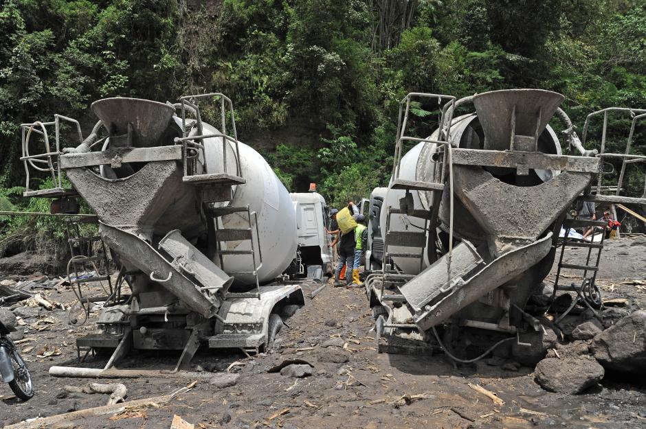 Bak Ditelan Bumi, Begini Penampakan Truk-truk Terjebak Lahar Hujan di Gunung Merapi-2