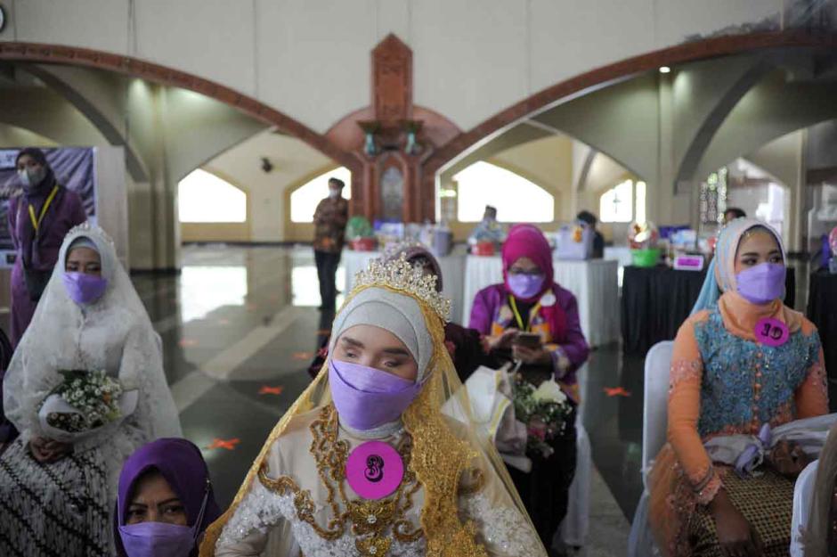 Momen Bahagia Pasangan Difabel Ikuti Nikah Massal di Bandung-3