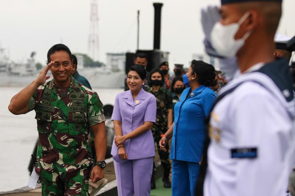 Sambangi Koarmada II, Panglima TNI Tinjau Kapal Selam KRI Ardadedali-404-2