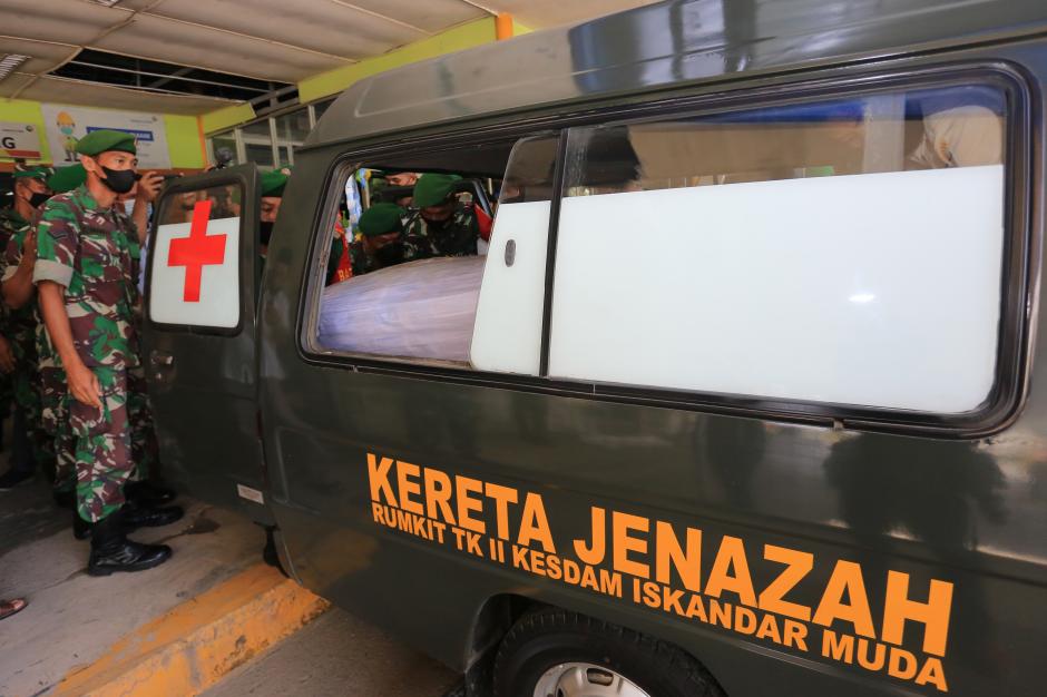 Jenazah Prajurit TNI yang Gugur Akibat Ditembak KKB Tiba di Aceh-1