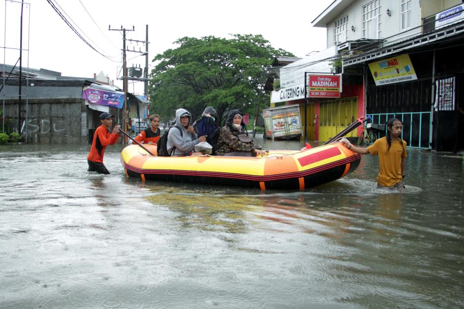 Banjir Rendam Permukiman di Kelurahan Paccinongan Gowa-1