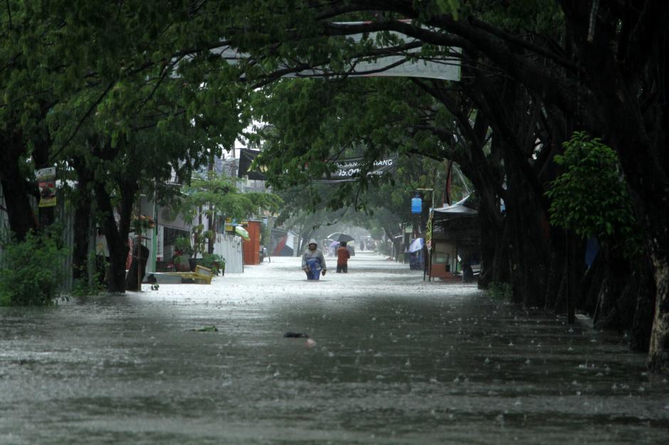 Banjir Rendam Permukiman di Kelurahan Paccinongan Gowa-2