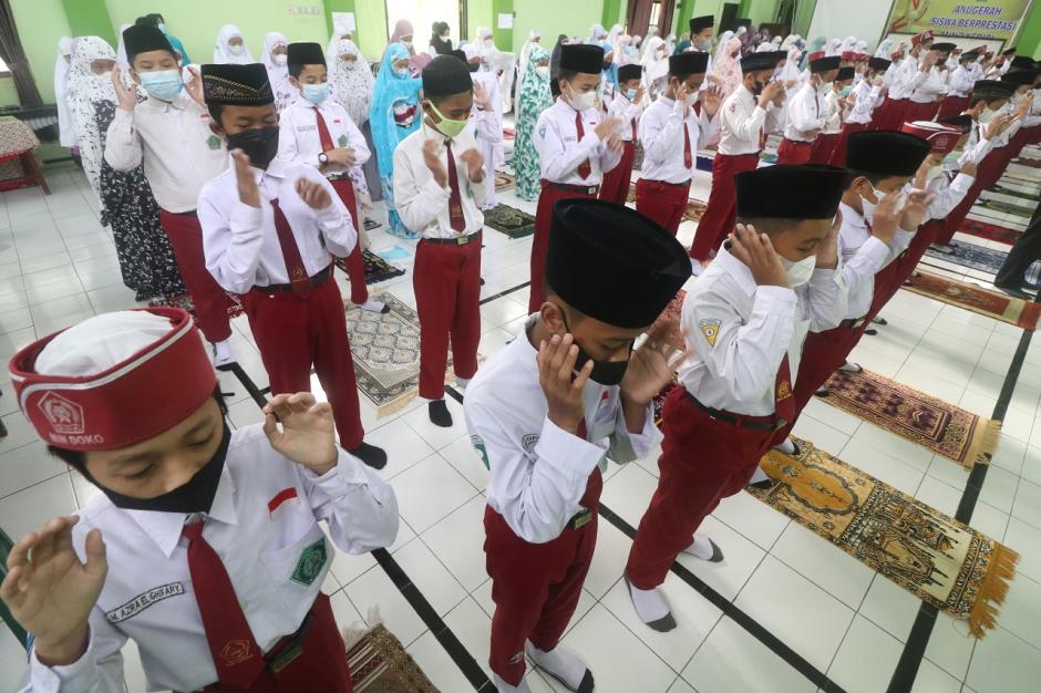 Siswa Madrasah Gelar Salat Gaib dan Penggalangan Dana Korban Erupsi Semeru-1