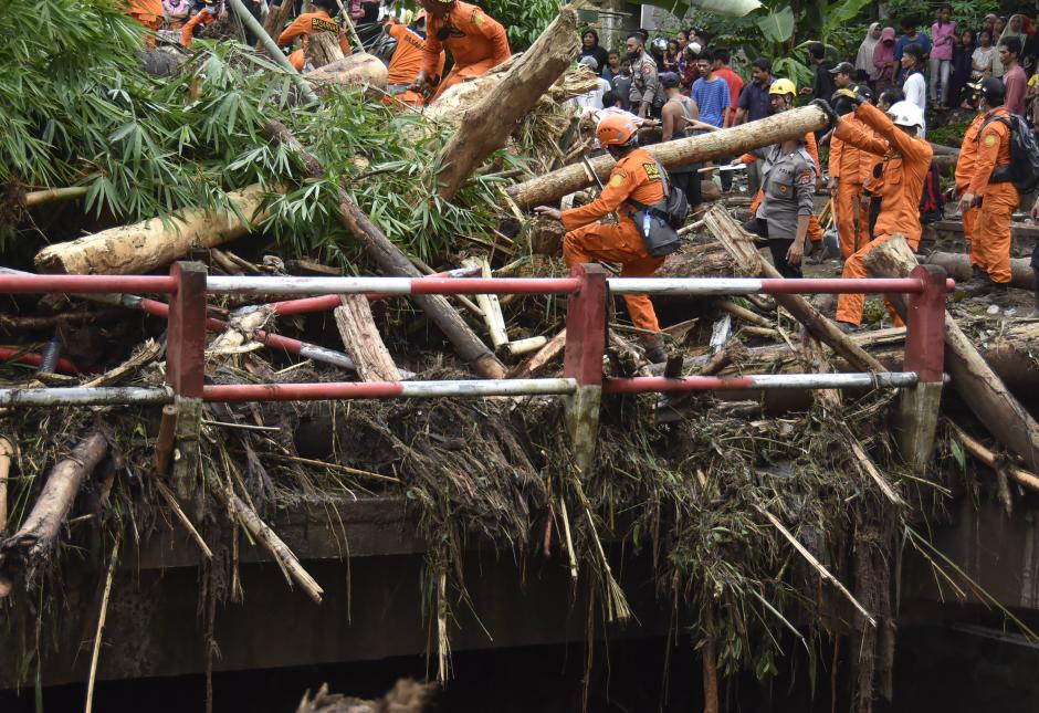 Empat Orang Tewas, Begini Dahsyatnya Dampak Banjir Bandang dan Longsor di Lombok Barat-2