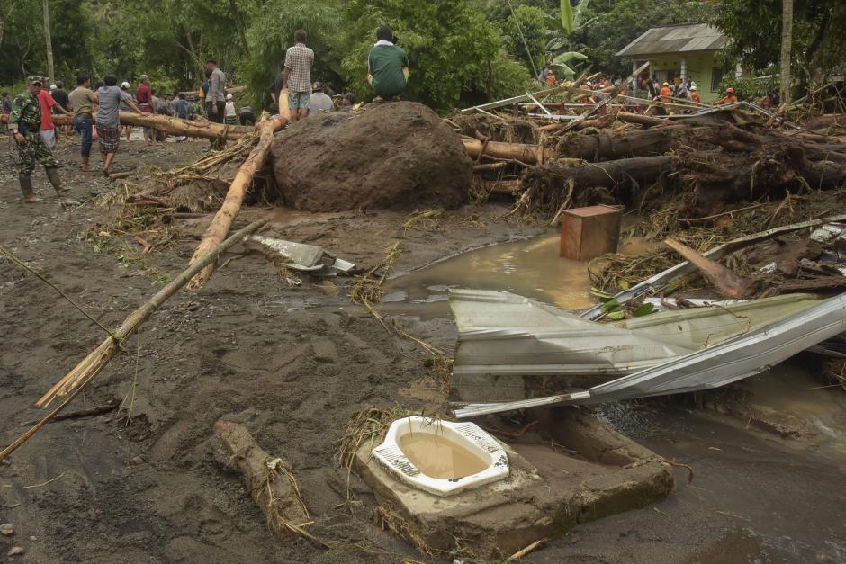 Empat Orang Tewas, Begini Dahsyatnya Dampak Banjir Bandang dan Longsor di Lombok Barat-1