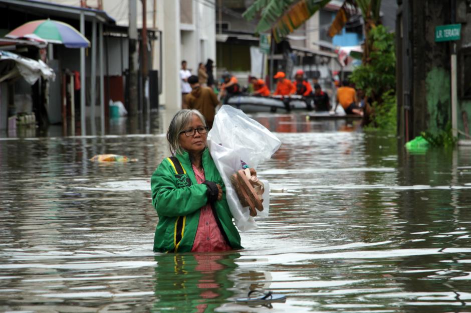 Ratusan Rumah Terendam Banjir di Makassar-4