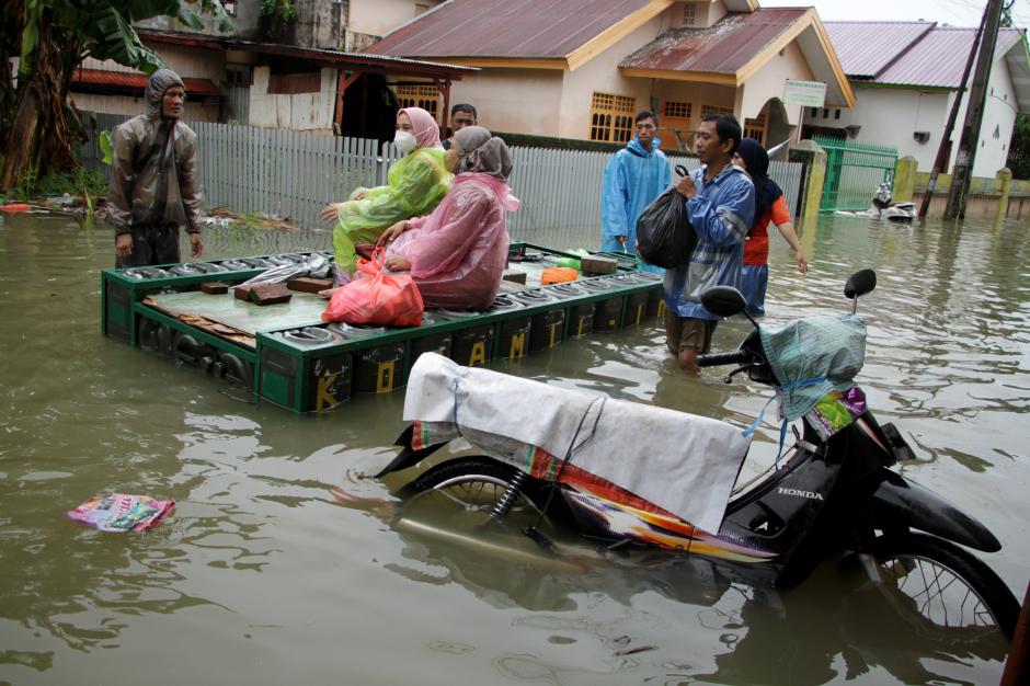 Ratusan Rumah Terendam Banjir di Makassar-2