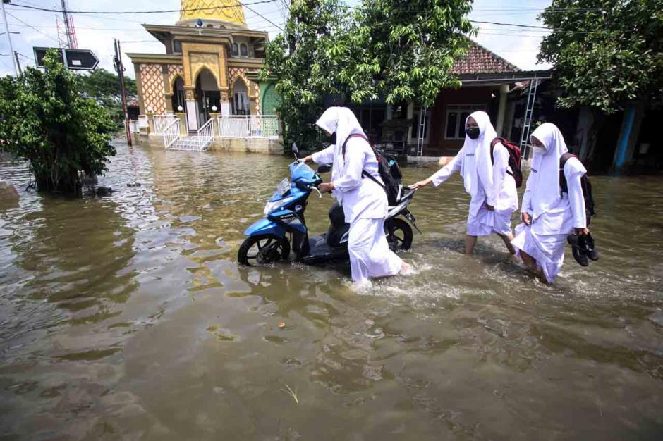 Banjir Setinggi 50 Cm Rendam Desa Kedungboto Pasuruan-2