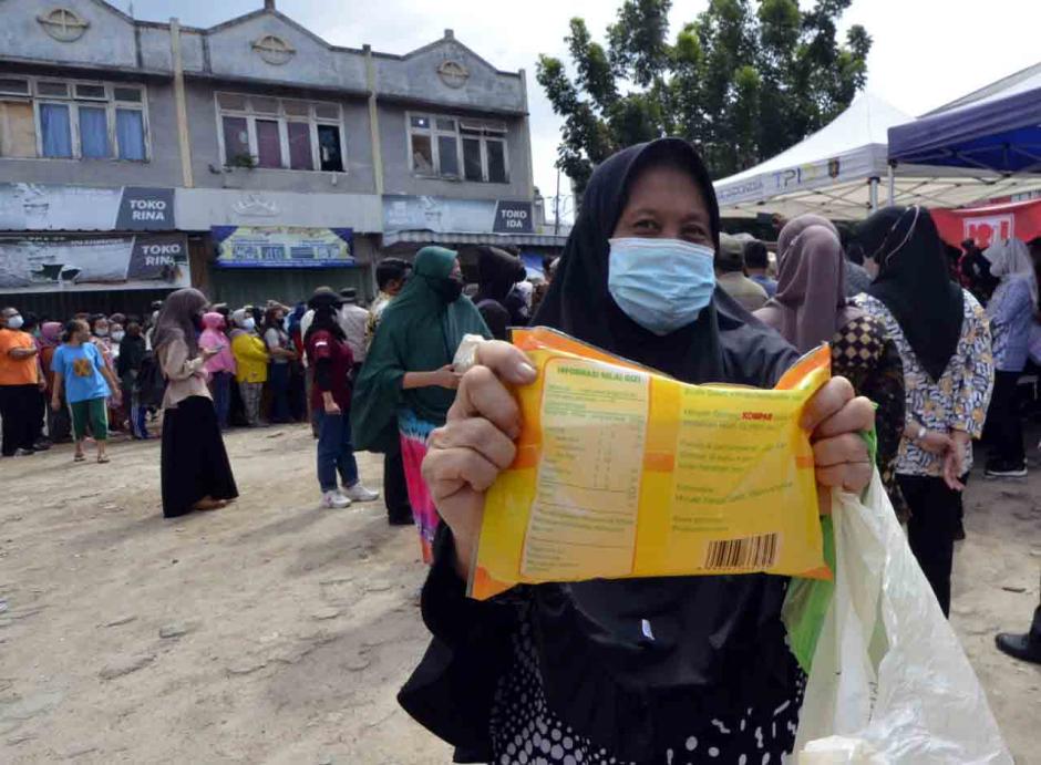 Operasi Pasar Minyak Goreng Murah di Bandar Lampung-1