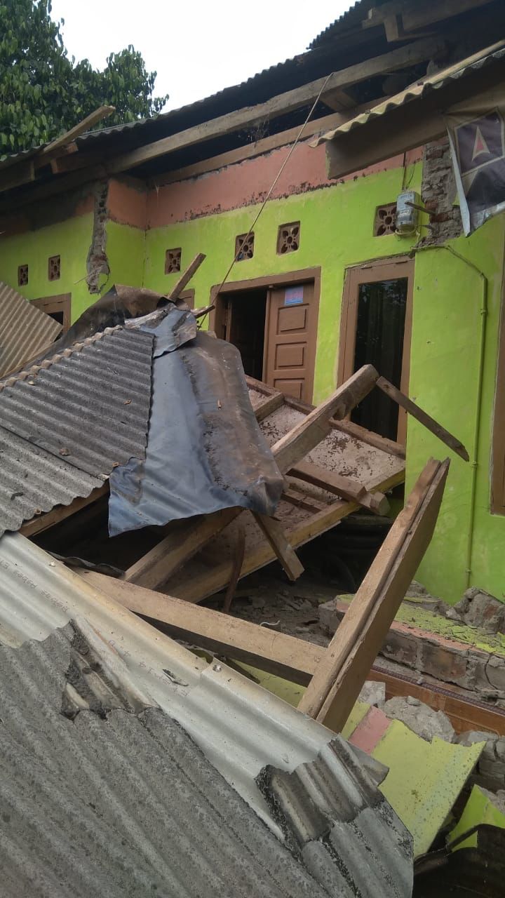 Luluh Lantak, Sejumlah Rumah di Pandeglang Hancur Akibat Gempa M 6.7-1