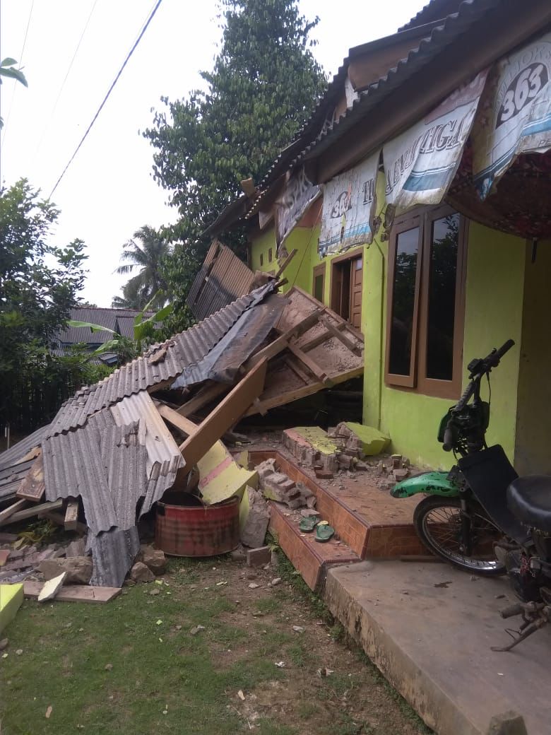 Luluh Lantak, Sejumlah Rumah di Pandeglang Hancur Akibat Gempa M 6.7-0