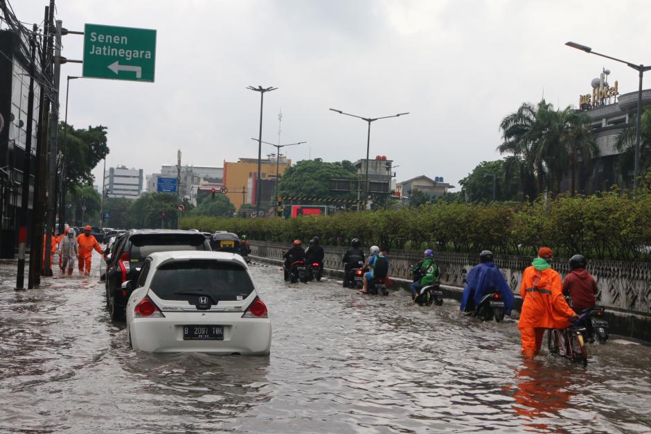 Banjir Rendam Kawasan Jalan Bungur Besar Raya Jakarta Pusat-4