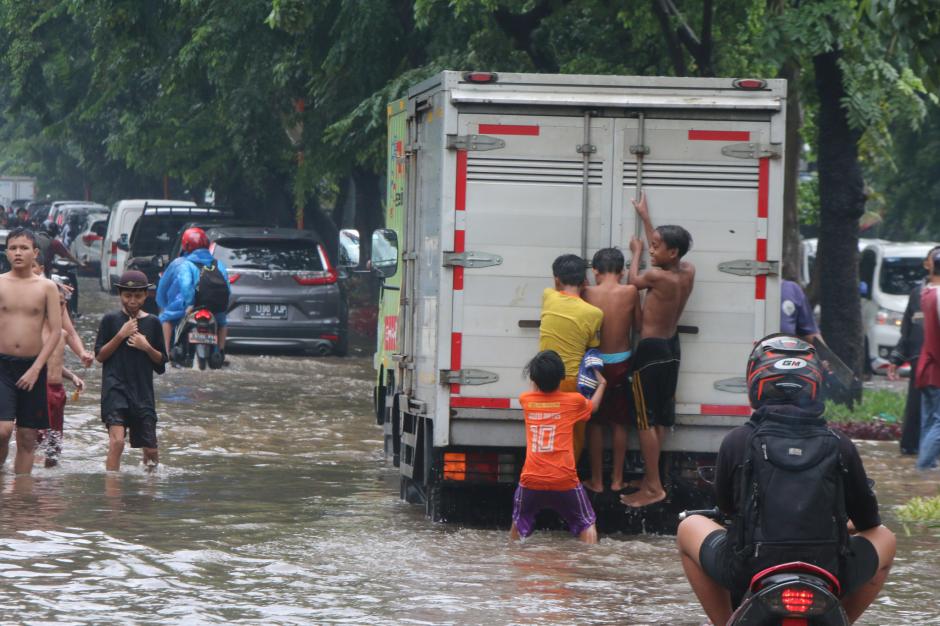 Banjir Rendam Kawasan Jalan Bungur Besar Raya Jakarta Pusat-3