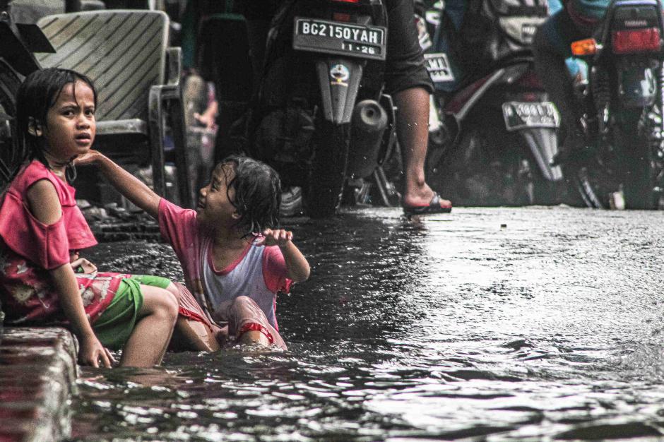 Kali Ancol Jakarta Utara Meluap Akibat Curah Hujan Tinggi-1
