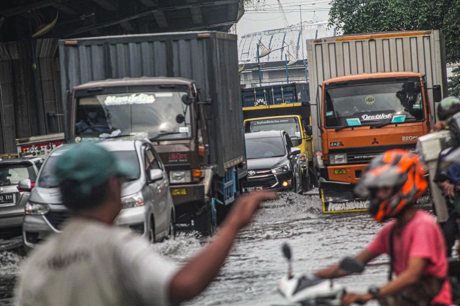 Kali Ancol Jakarta Utara Meluap Akibat Curah Hujan Tinggi-2