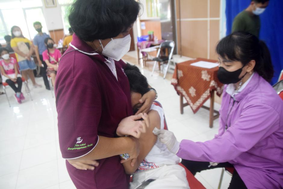 Antusiasme Siswa SD di Semarang Ikuti Vaksinasi Dosis Kedua Jelang PTM 100 Persen-2