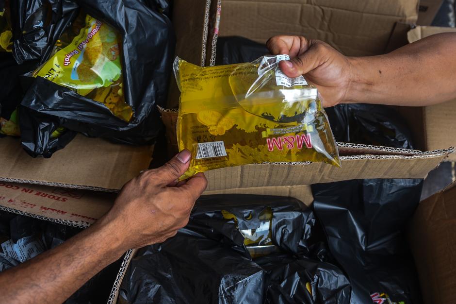Warga Serbu Operasi Pasar Murah Minyak Goreng di Palembang-0