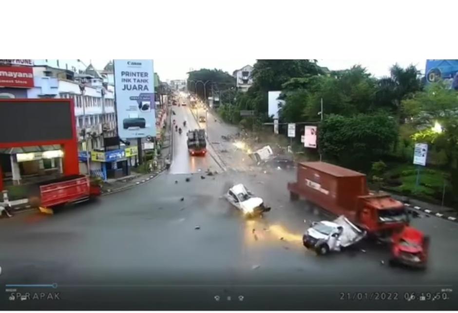 Tewaskan 5 Orang, Begini Detik-detik Kecelakaan Maut di Simpang Muara Rapak Balikpapan-2